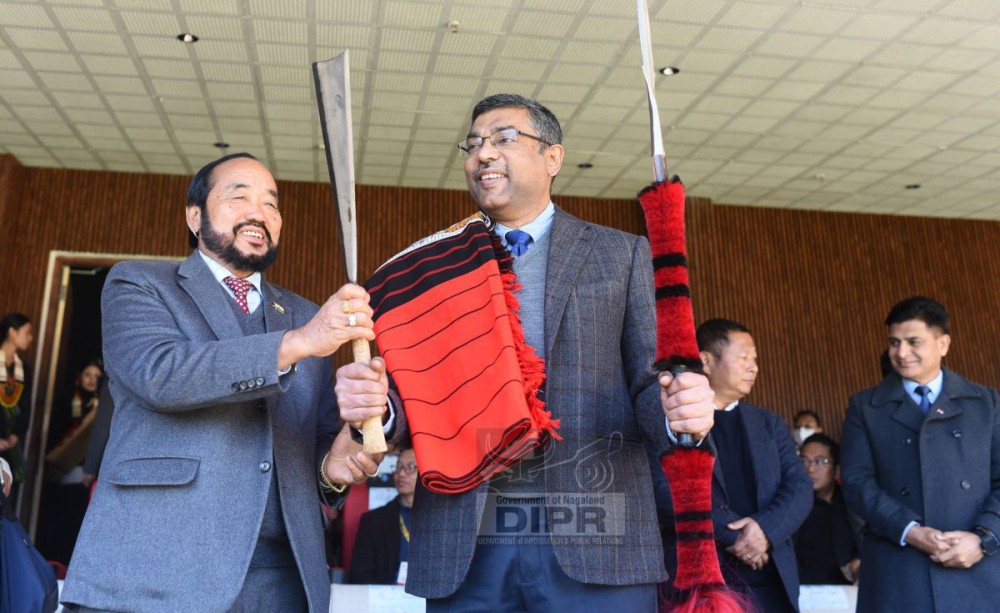 Deputy Chief Minister, Y Patton felicitating Secretary, Ministry of Electronics and Information Technology, S Khrishnan, during the Hornbill Cultural Show at Naga Heritage Village, Kisama, Kohima on December 7. (DIPR Photo)